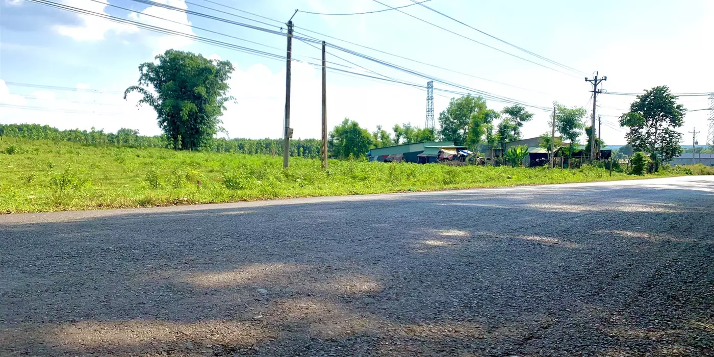 BÁN LỖ 4 SỔ (20 x68=1.400m2) ĐẤT MẶT TIỀN NHỰA, SHR, GẦN TRƯỜNG HỌC, CHỢ, DÂN CƯ ĐÔNG 1tr2/m2