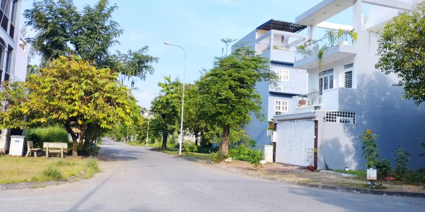 Bán gấp lô đất cho con đi học ngay Chợ Bến Cát 5x30,sổ sẵn giá 1 tỷ xxx