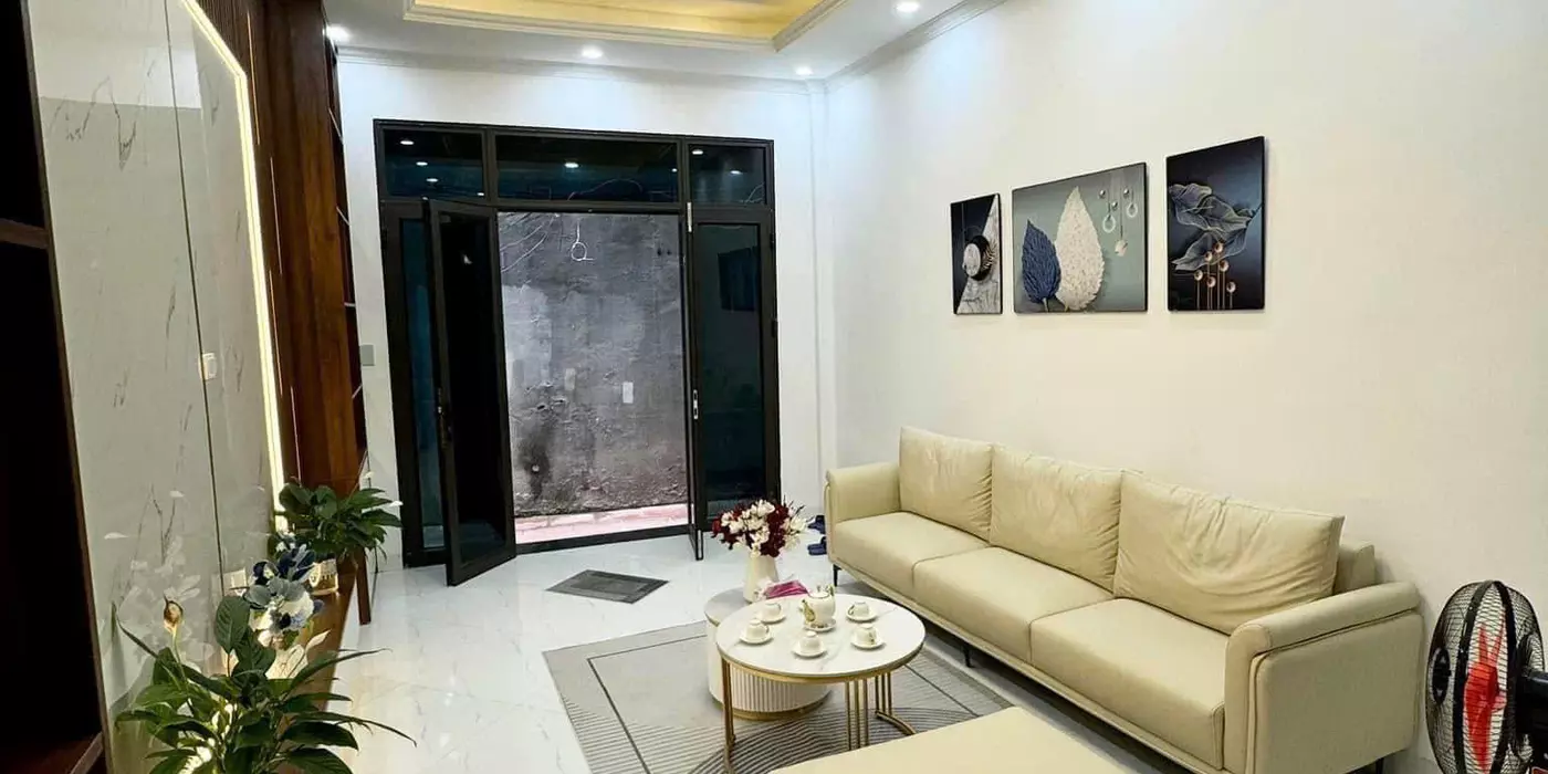 BÁN GẤP PHÙNG CHÍ KIÊN 40m2  - NHỈNH 6 Tỷ - NGÕ NÔNG - LÔ GÓC - AN SINH CAO.