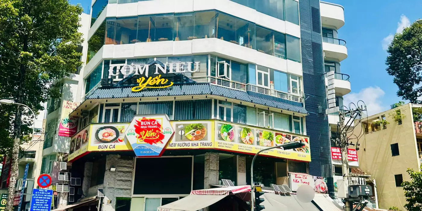 Bán Building mới tinh! Góc 2 mặt tiền đường Hoàng Dư Khương Quận 10. DT 20x15m. 1 hầm 7 tầng. 53 tỷ