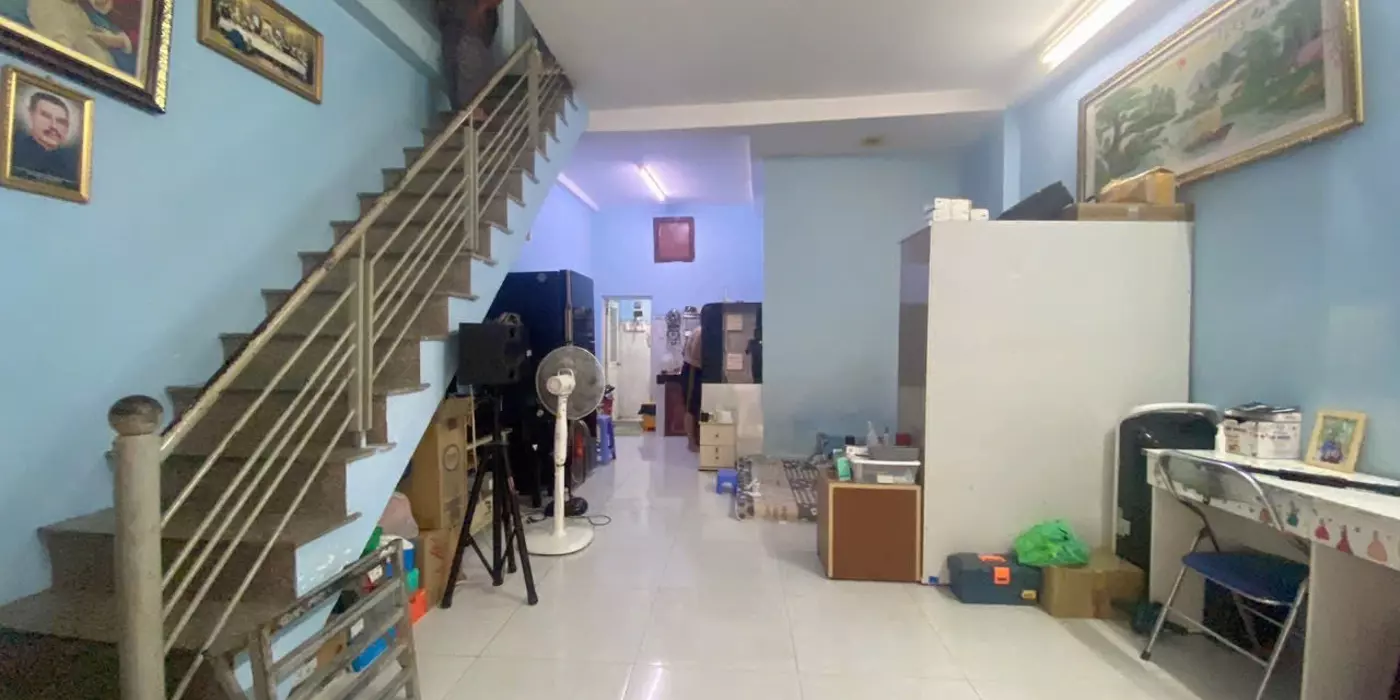 Ngay Trường THCS Trần Cao Vân, Hẻm 2m, DT 4.7 x 9.3m,  2 Tầng, S.HR
