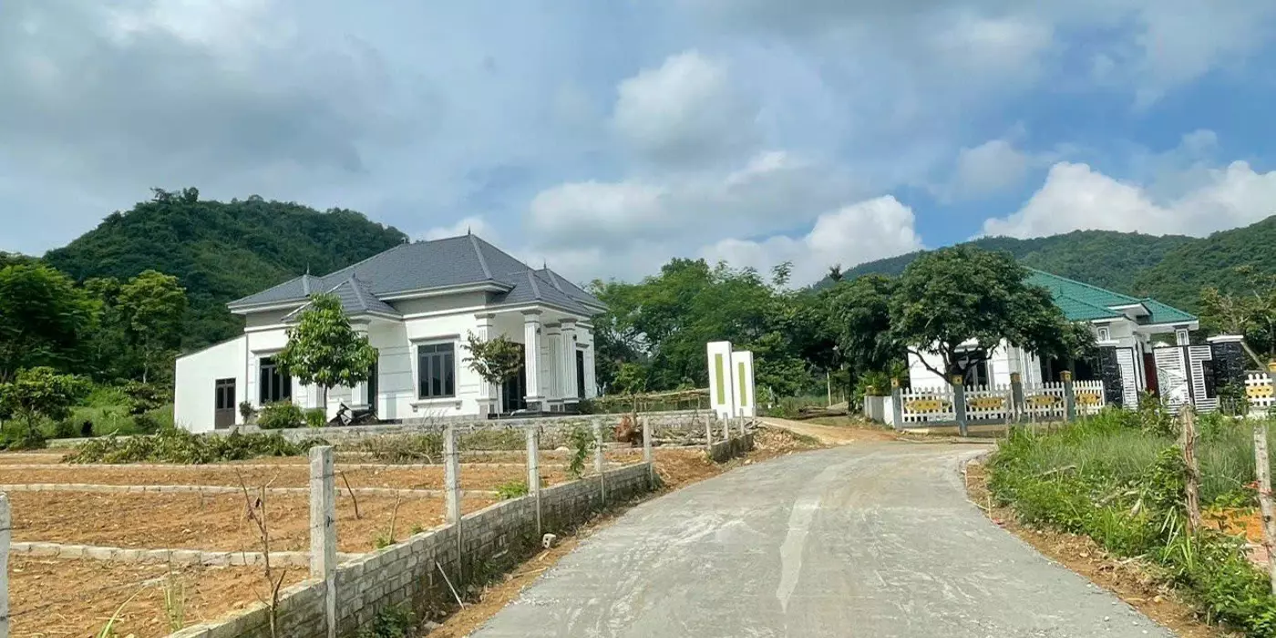 ĐẤT CẠNH BIỆT THỰ 250TR - BAO SỔ