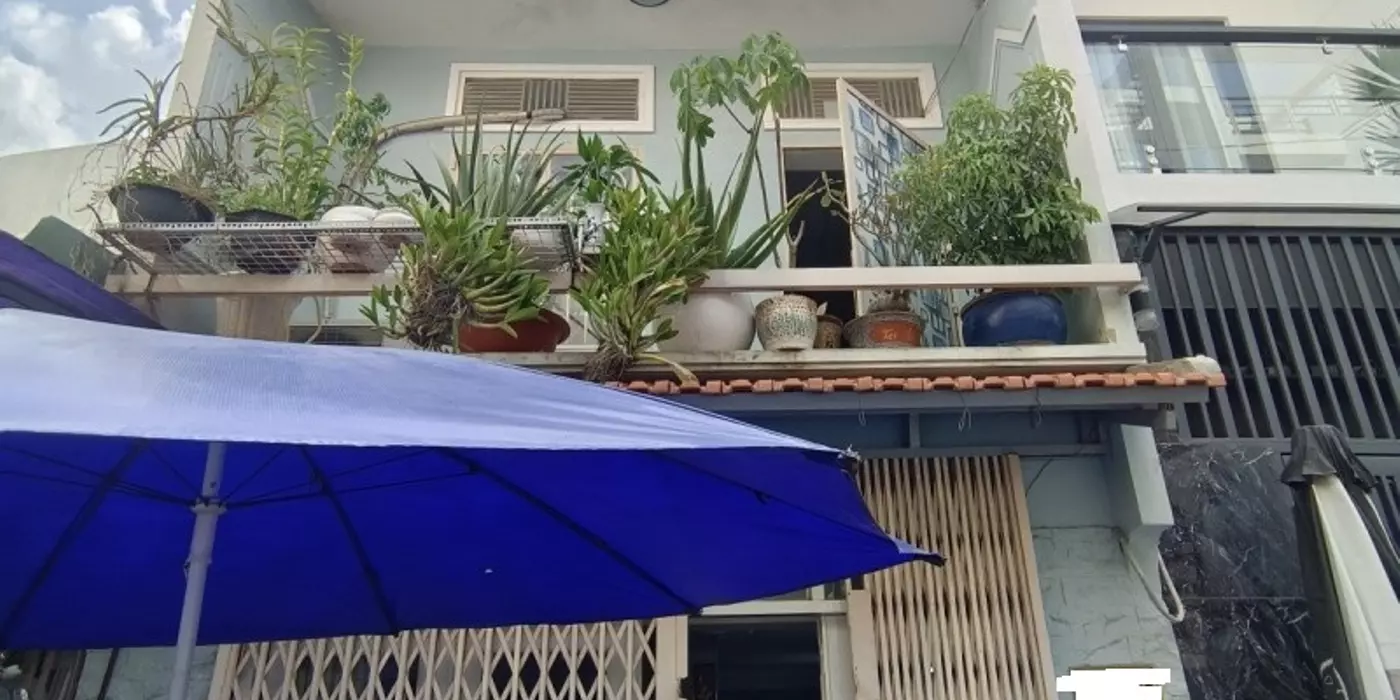 Đối diện UBND P13 - Đường Dương Quảng Hàm - HXT -  DT 3.8 x 10m_ 2T