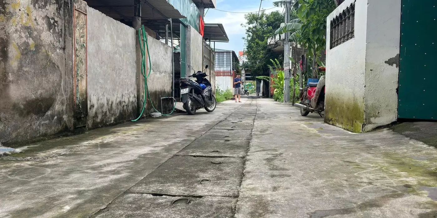 Bán đất Cổ Bi Gia Lâm DT50m2 giá 2 tỷ 7 gần ô tô tránh vài bước ra chợ thôn Vàng tiện ích ngập tràn