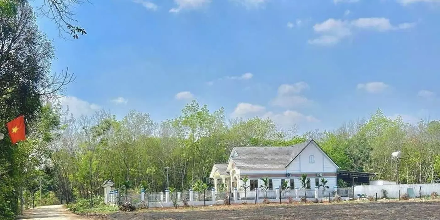 Chủ bán gấp 139m2 thổ cư  sổ hồng riêng, trung tâm thị xã ngay trường, chợ khu dân cư 260tr bao sổ
