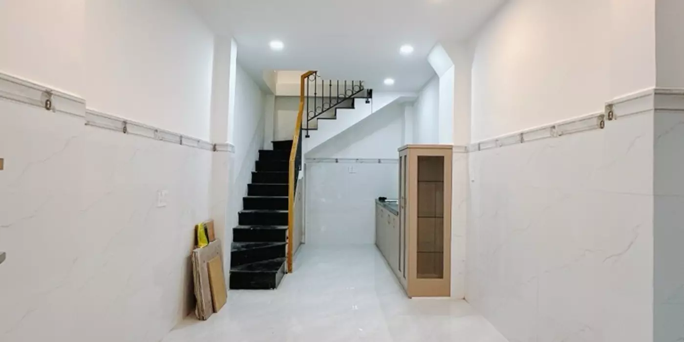 Nhà đẹp Diện tích SD 84 m đúc 4 tấm Q4 GIẢM 500 TRIỆU  cách Q1 - 100 m