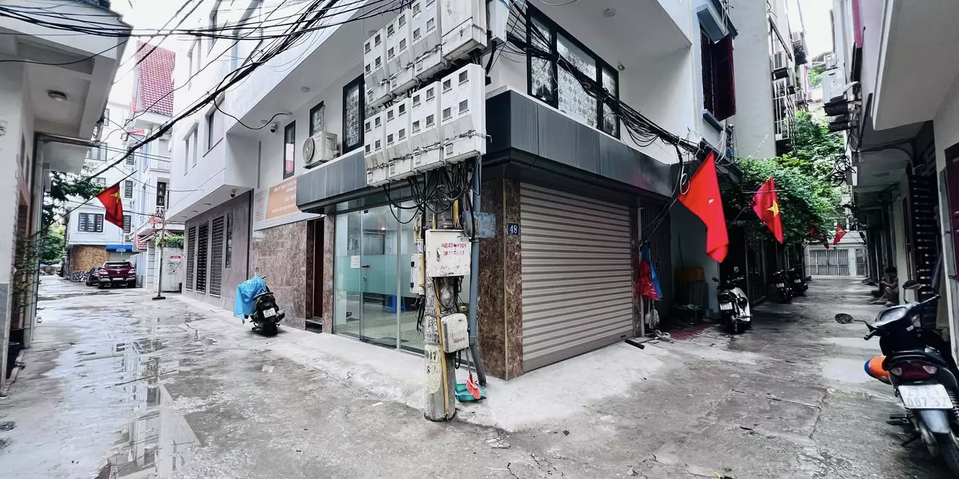 PHÂN LÔ - VỈA HÈ - HAI MẶT NGÕ Ô TÔ TRÁNH - ĐỖ ĐẬU NGÀY ĐÊM - BÁN ĐẤT TẶNG NHÀ 3 TẦNG - SỔ HOA HẬU
