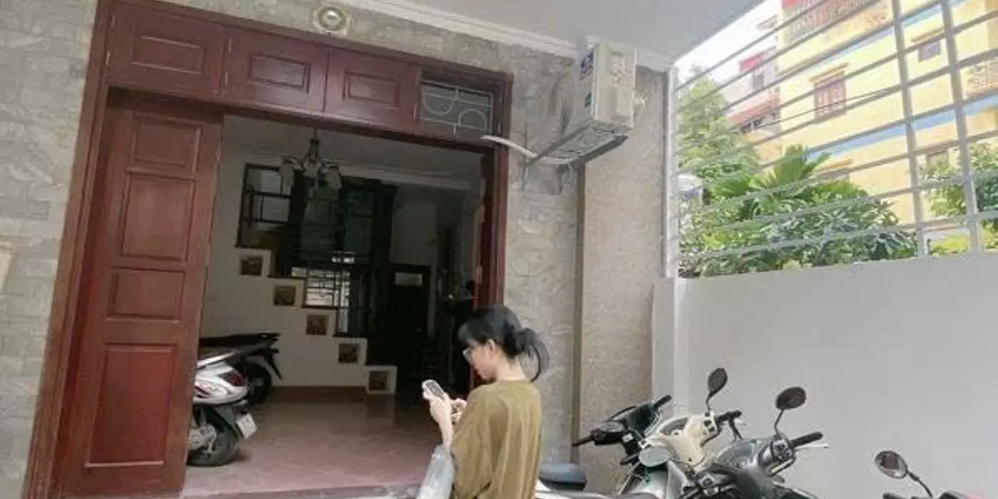 Cần bán nhà mặt ngõ đẹp Phố Hoa Bằng,ô tô đỗ cửa, vài bước chân ra mặt đường 80m x 6 tầng 12,5 tỉ