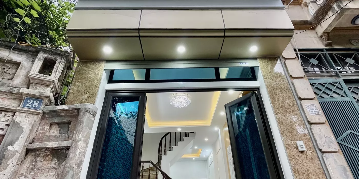 BÁN NHÀ TRUNG TÂM QUẬN CẦU GIẤY – NHÀ MỚI ĐẸP LONG LANH – NGÕ THÔNG – KINH DOANH NHỎ - 50M RA PHỐ