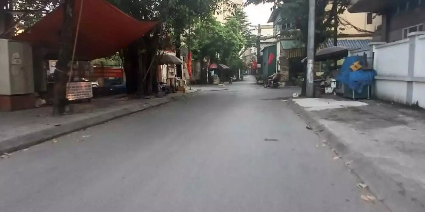 BÁN NHÀ CÂU DIỄN_ NHÀ HIẾM _ DÂN XÂY CHẮC CHẮN_ OTO TRANH_KINH DOANH LUÔN . Gía 8,5 tỷ