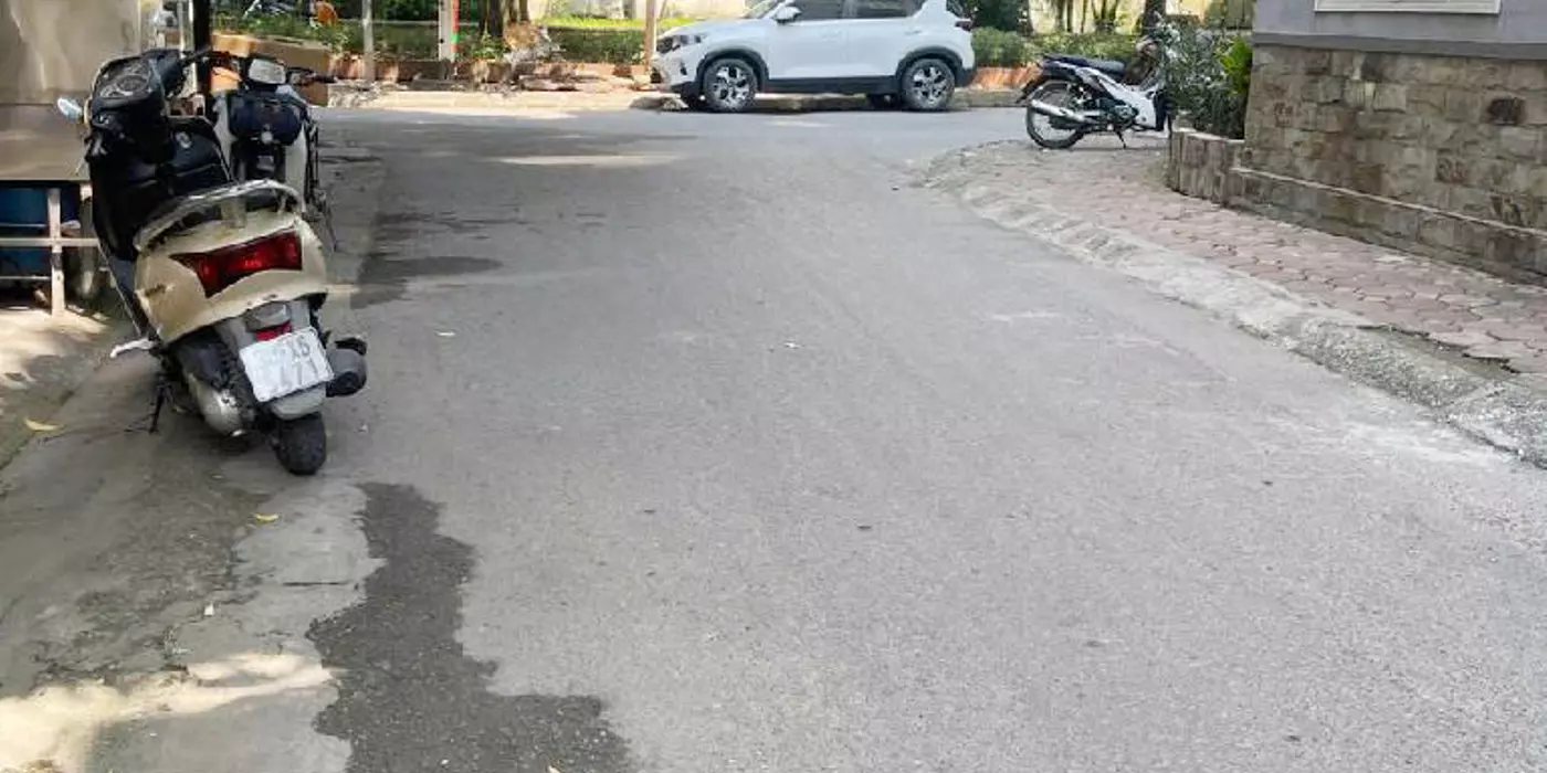 Bán nhà Yên Bình, 5 tầng, gần Hồ, ngõ nông, Cạnh KĐT Văn Quán  8.7 tỷ.