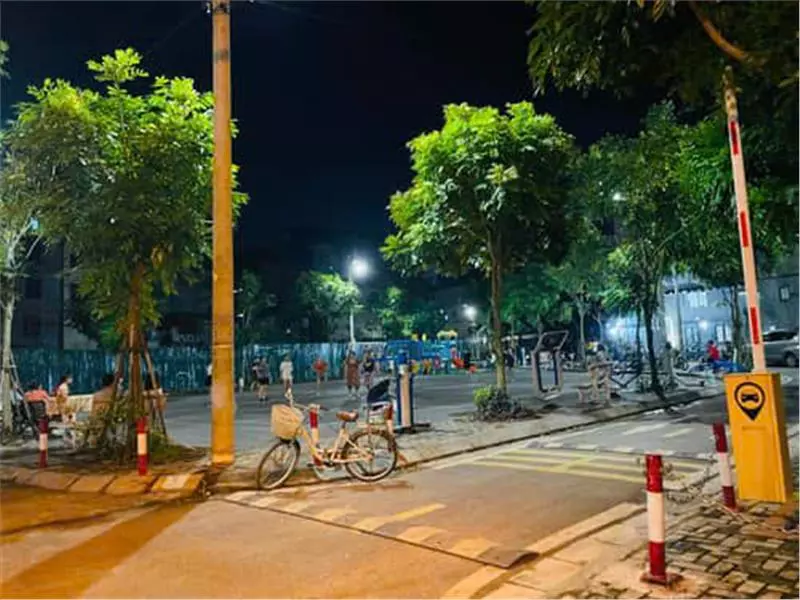 Bán nhà Giải Phóng, 40m2, 5T, oto đỗ cửa, ngõ thông, kinh doanh, gần bãi gửi xe, chỉ hơn 5 tỷ