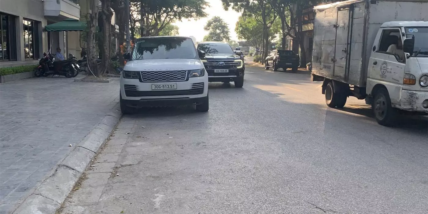 BÁN NHÀ 6T HOÀNG QUỐC VIỆT, MT 5.5M, PHÂN LÔ GARA Ô TÔ, GẦN PHỐ, Ở/KINH DOANH ĐỈNH, CHỈ 19 TỶ