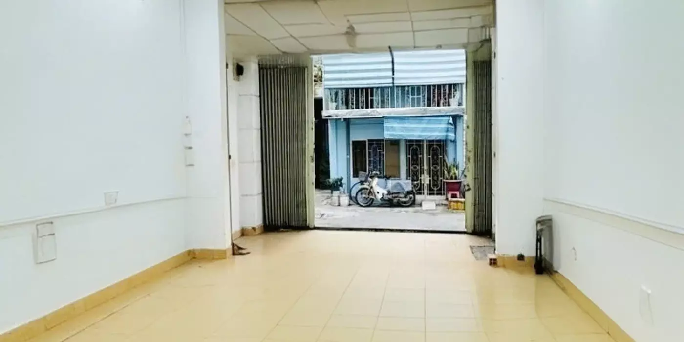 Nhà HXH, Lạc Long Quân Tân Bình, DT 4x12 giá thấp kịch sàn.