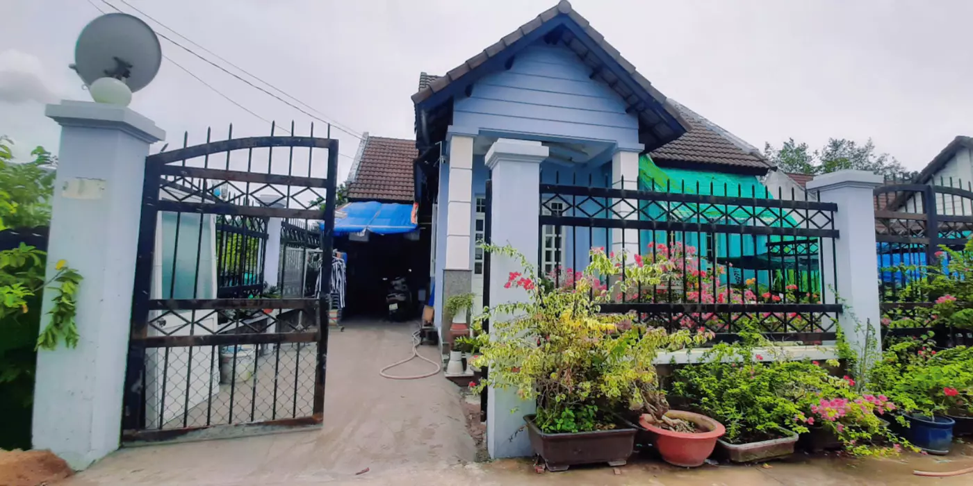 Bán đất full thổ cư đối diện 3030B Hùng Vương - Xã Phú Đông  10m X17,3m
Tel 0903034123