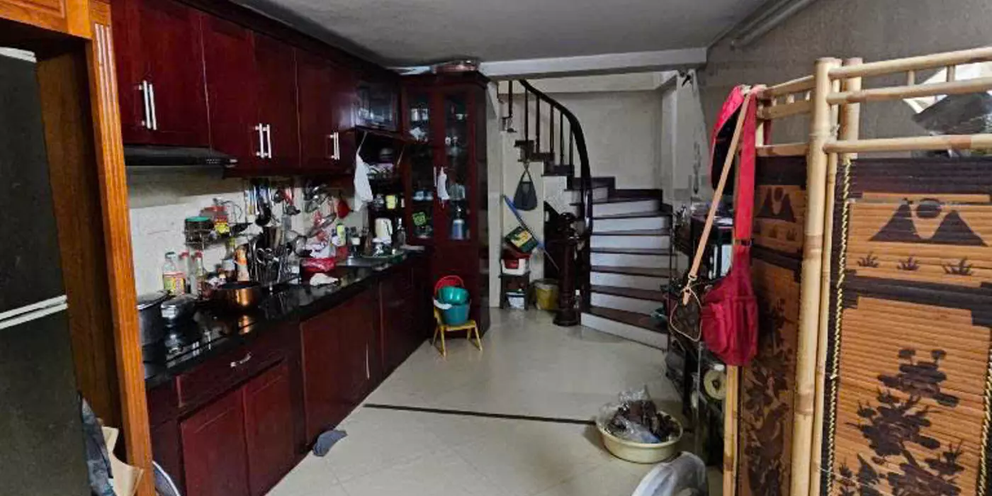 BÁN NHÀ TRUNG KÍNH QUẬN CẦU GIẤY 55M2 GẦN TRƯỜNG HỌC, SÂN BÓNG, Ô TÔ QUA NHÀ