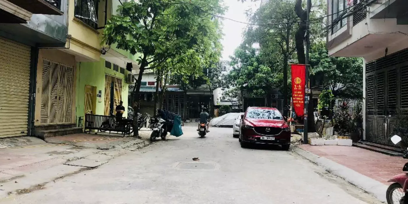 BÁN NHÁ PHU DIÊN _ DT 45M MT 3M NHÀ XÂY MƠI 6 TẦNG THANG  MÁY_ MÕI TẦNG MỘT PHONG KHÉP KÍN .