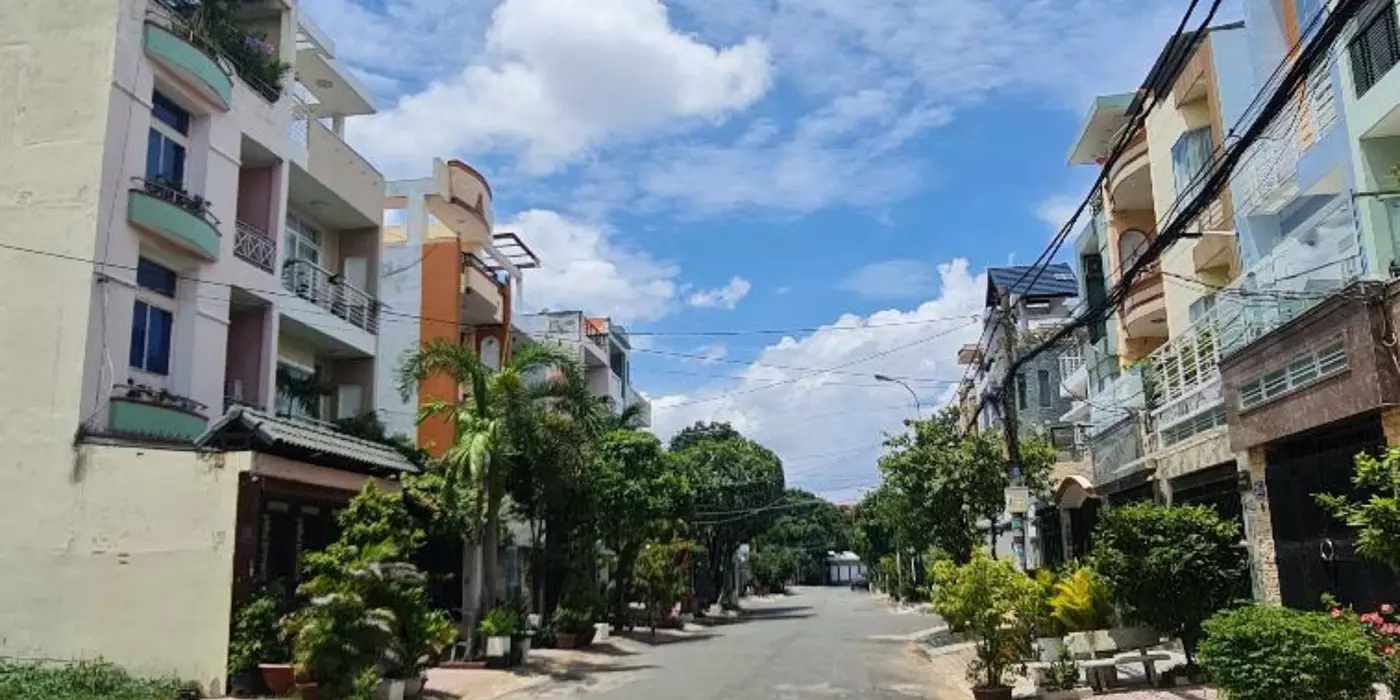 MỚI ĐẸP 3 TẦNG NGAY EON MALL BÌNH TÂN,KHU TÊN LỬA ĐƯỜNG SỐ 7 SÁT QUẬN 6 DT 80M2 MẶT