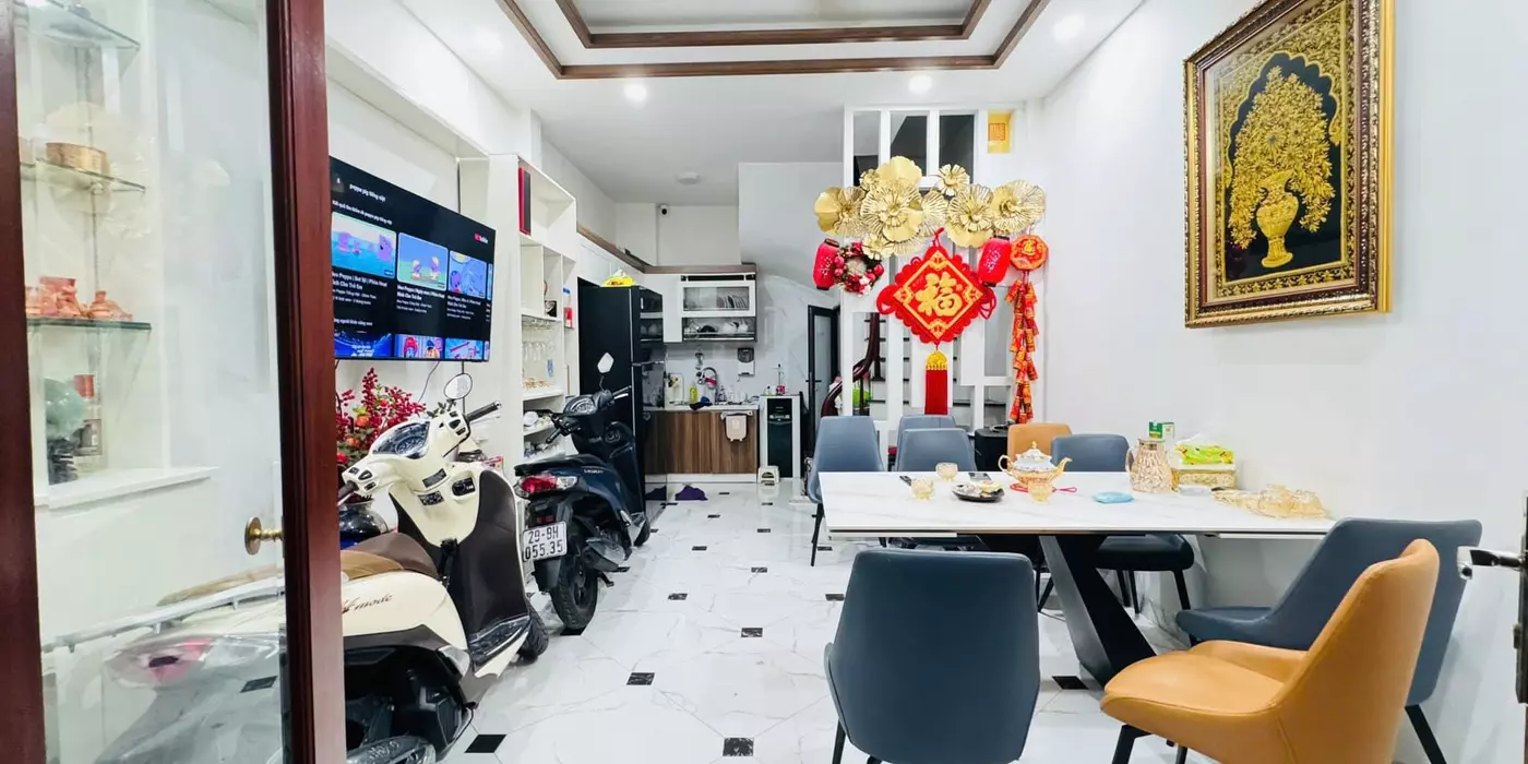 Nhà Đẹp 5 Tầng Full Nội Thất, Trung Tâm Quận Hoàng Mai, Ô Tô Đỗ Cửa,10m Ra Ô Tô Tránh, Nhỉnh 5 Tỷ.