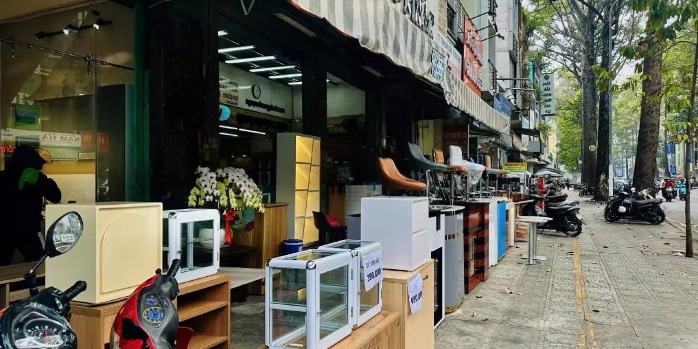 QUẬN 10 - MẶT TIỀN PHỐ KINH DOANH NỘI THẤT NGÔ GIA TỰ. NHÀ 2 MẶT TIỀN, NGANG 4.2M. NHÀ 5 TẦNG.
