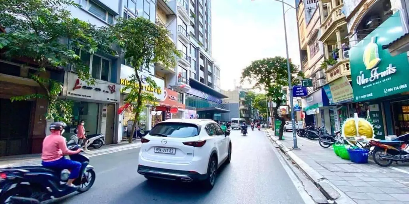 BÁN NHÀ 6T HOÀNG QUỐC VIỆT, MT 6M, Ô CHỜ THANG MÁY, 2 THOÁNG , PHÂN LÔ Ô TÔ, CHỈ 13.5 TỶ