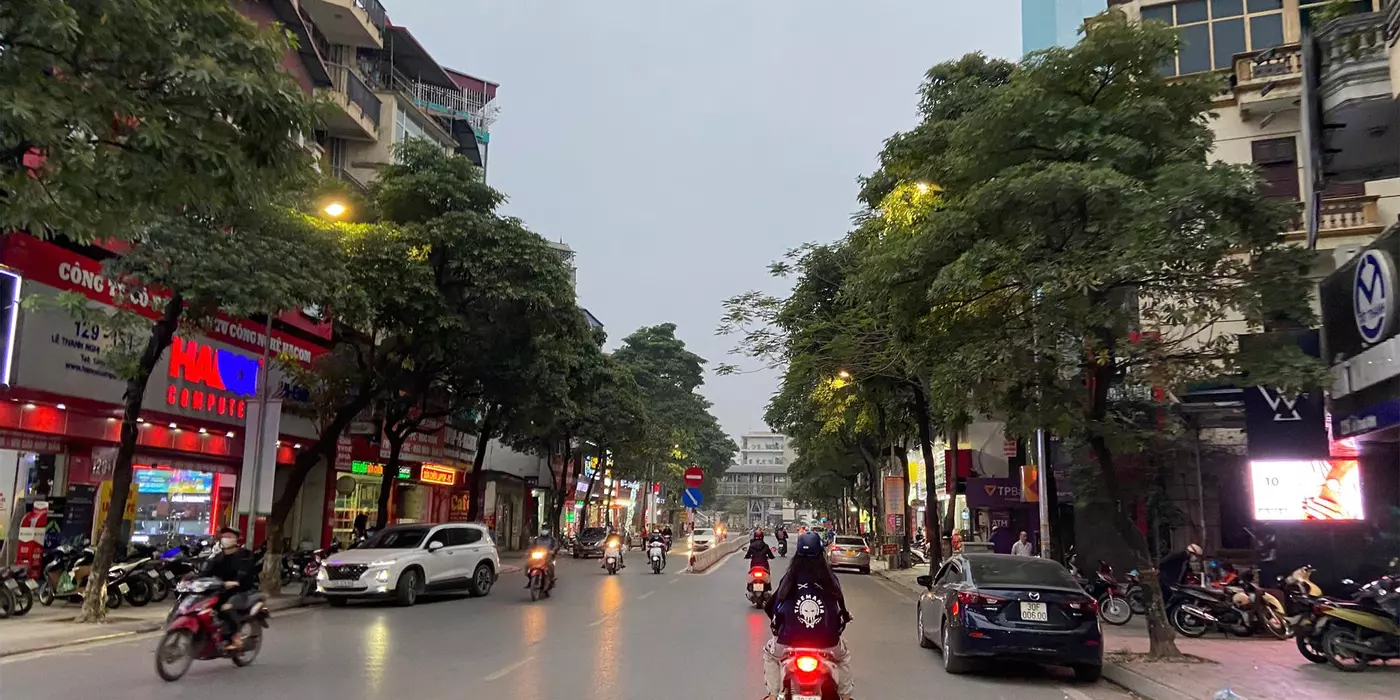 Bán nhà gần Hồ Linh Đàm chỉ hơn 5 tỷ .DT 40m2 ô tô đỗ .
