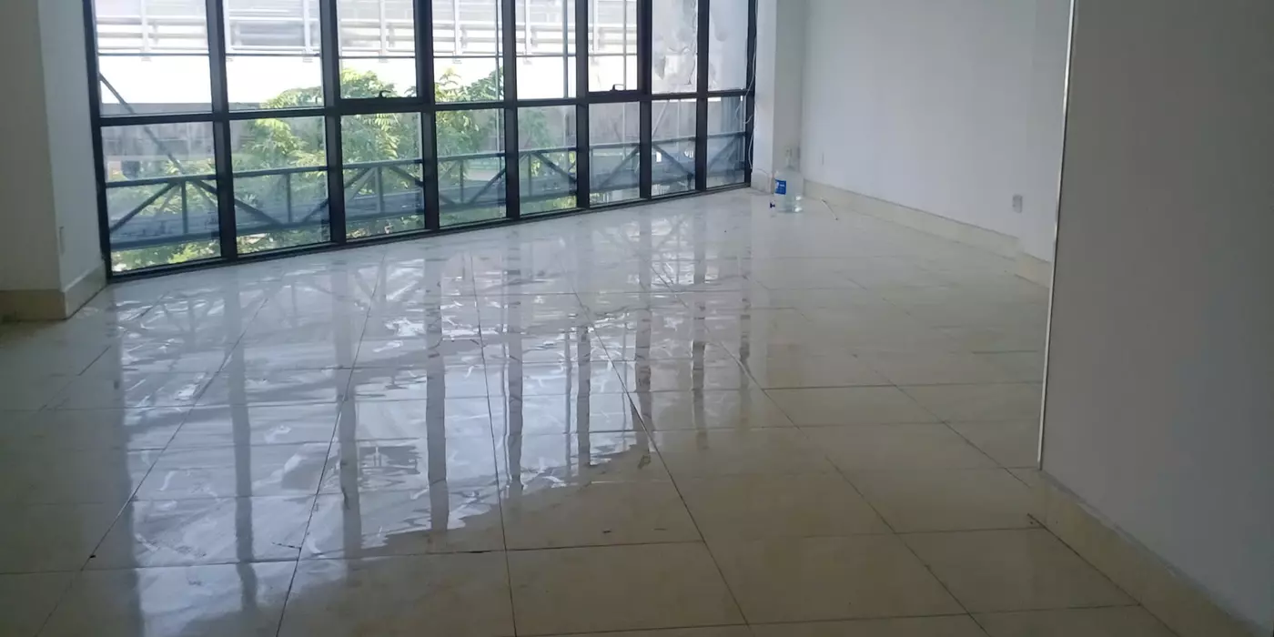 Cho thuê văn phòng diện tích hơn 100m/sàn mặt đường Minh Khai - Tam Trinh - cầu Mai Động