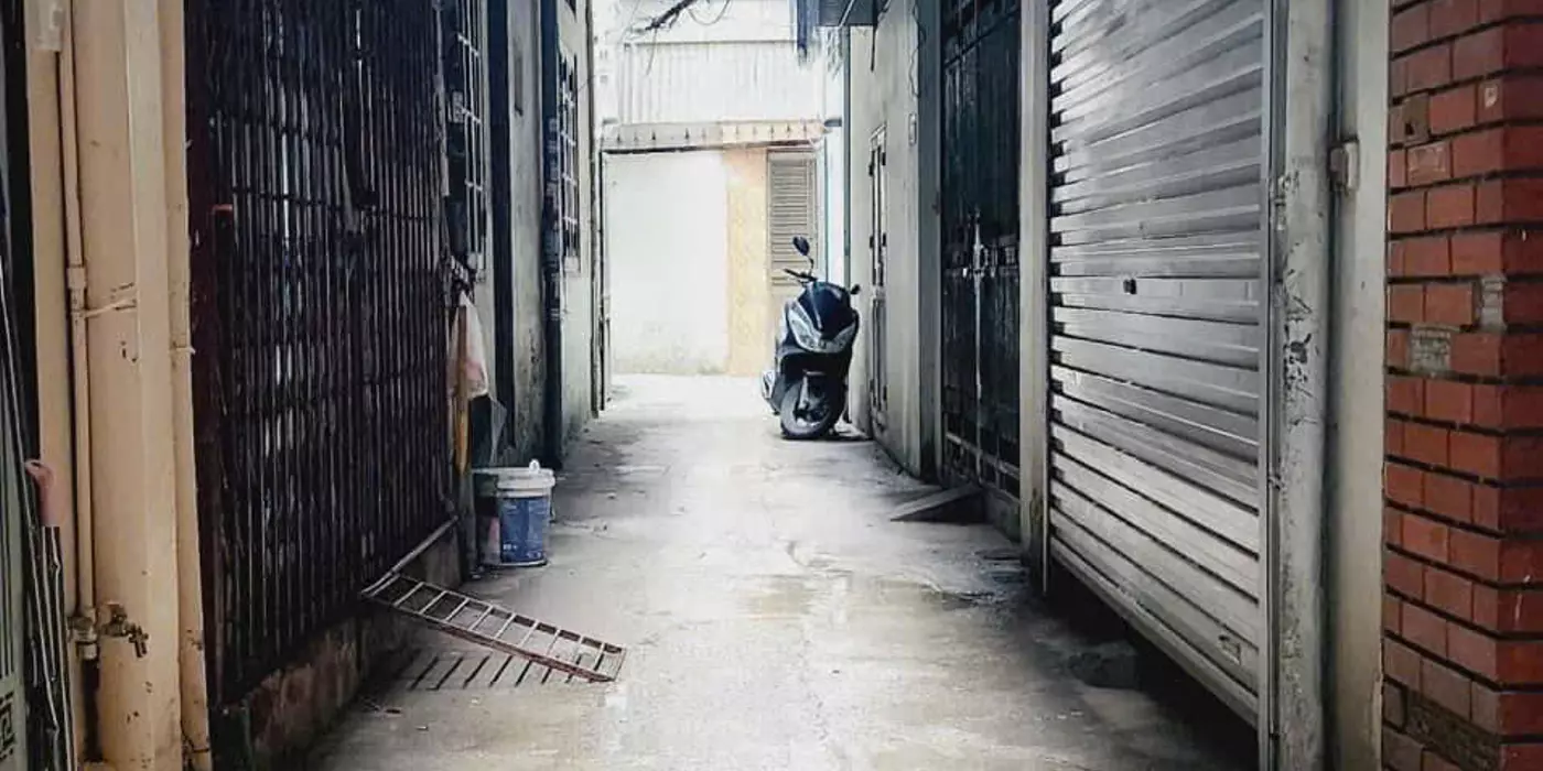 BÁN NHÀ TRẦN CUNG - DÂN XÂY - HAI THOÁNG - GẦN PHỐ - 6 NGỦ ĐẦY ĐỦ CÔNG NĂNG - NỞ HẬU- VỊ TRÍ GẦN