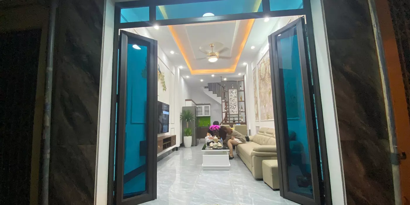 Bán nhà phố Minh Khai, Hai Bà Trưng 30m, 5 tầng. Giá: 5.95 tỷ