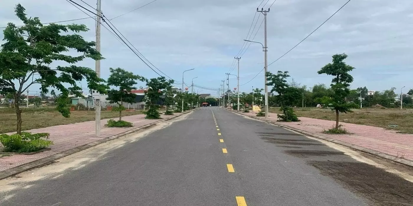 BÁN GẤP LÔ MẶT TIỀN PHÙNG HƯNG 100M2 (5X20), GIÁ 1TỶ2, SHR
