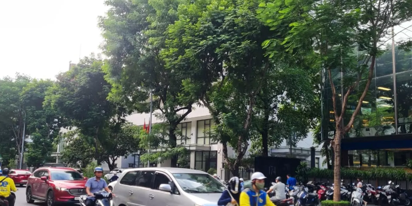 Bán đất -Xây toà building 8 tầng, DT 135m x MT 7.5m - 40 tỷ TL-Phố Thái Hà -Đống Đa,2 ô tô