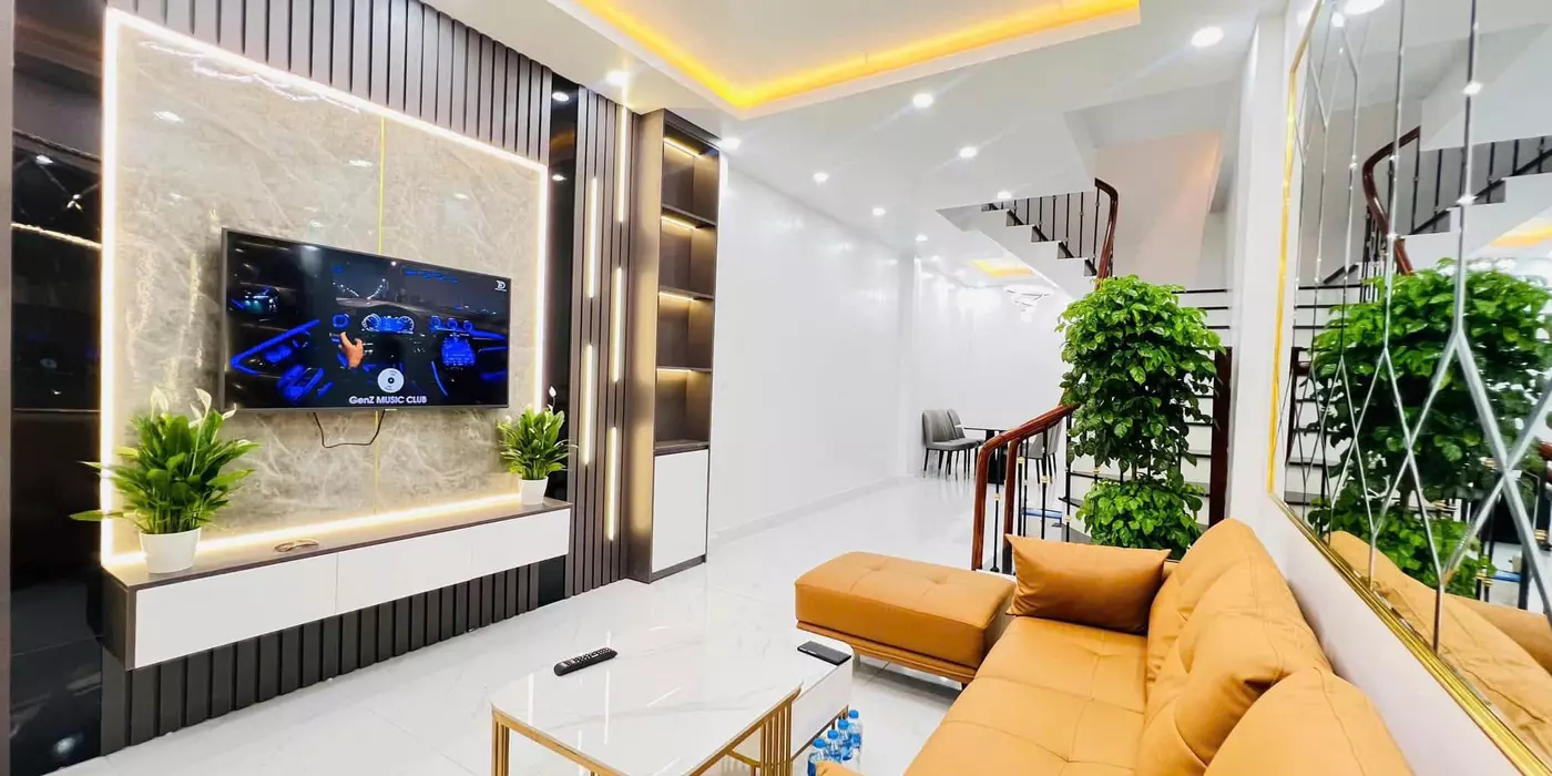 BÁN NHÀ GẦN ĐẠI HỌC BÁCH KHOA, 40M, 5T, OTO ĐỖ CỬA, Ở NGAY, CHỈ 5 TỶ