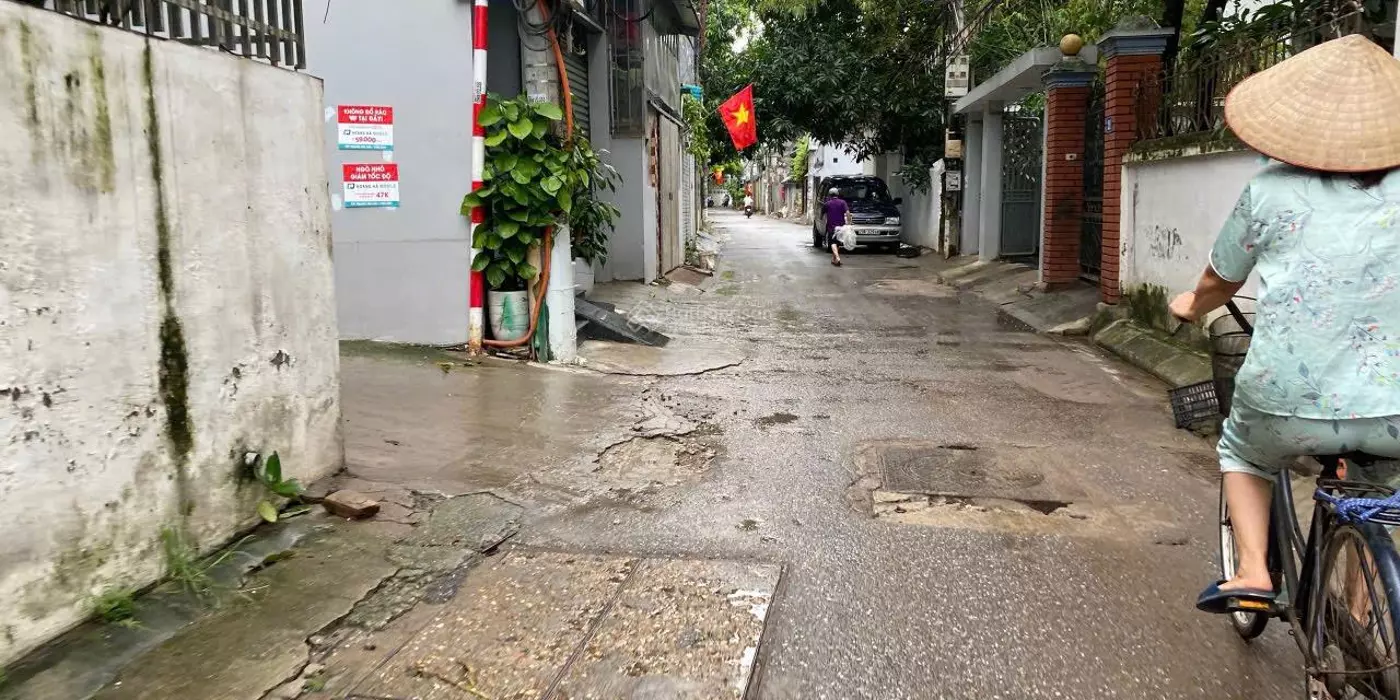 Bán nhà Thạch Bàn Long Biên DT 34M*5T giá 5 tỷ 6 Ô tô lô góc ngõ nông thoáng mát ở sướng