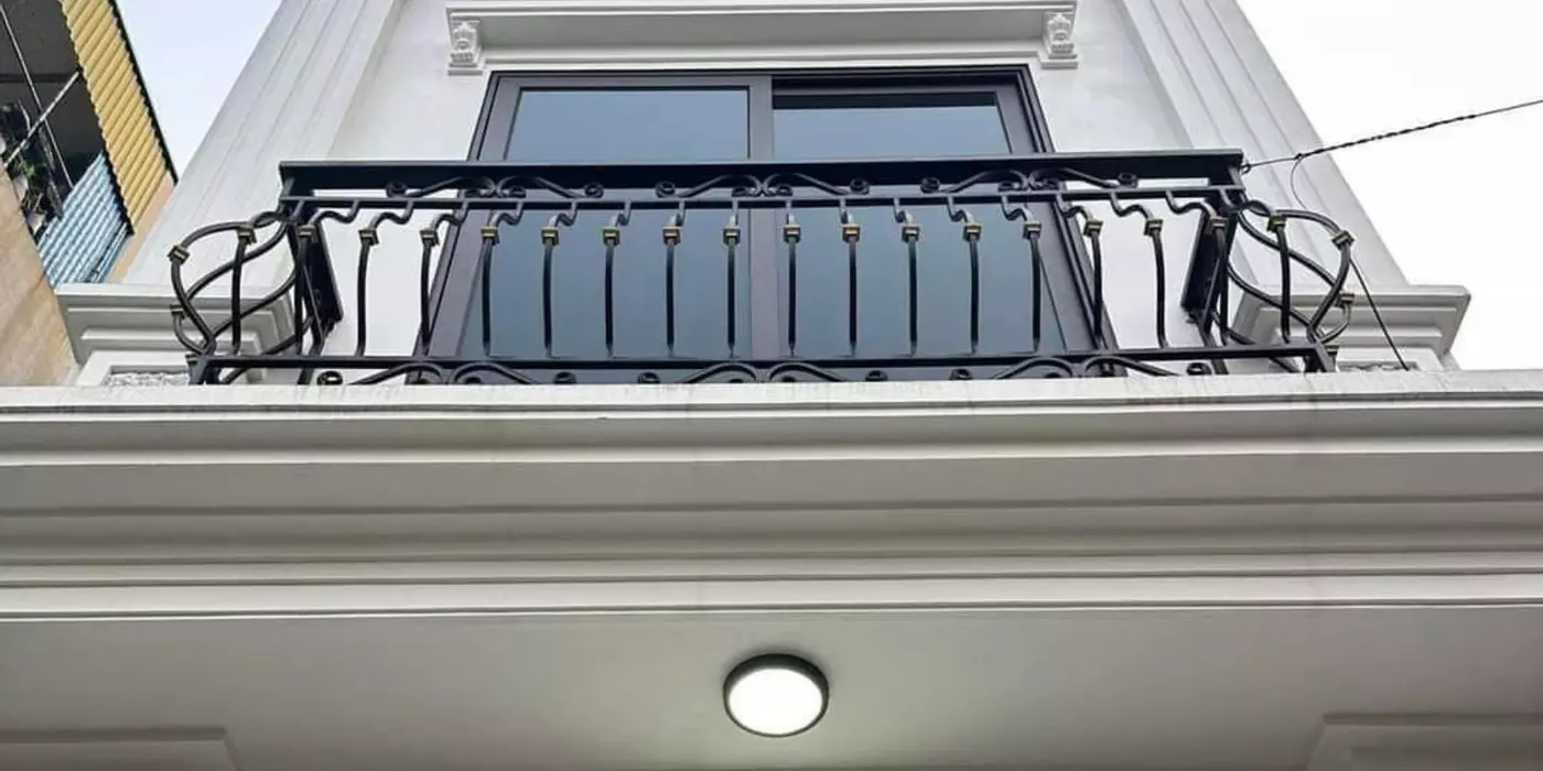 Nhà giáp Nam Từ Liêm thiết kế 5 tầng x 36m, có 5 phòng ngủ, cách 50m ra đường ô tô, giá nhỉnh 4 tỷ