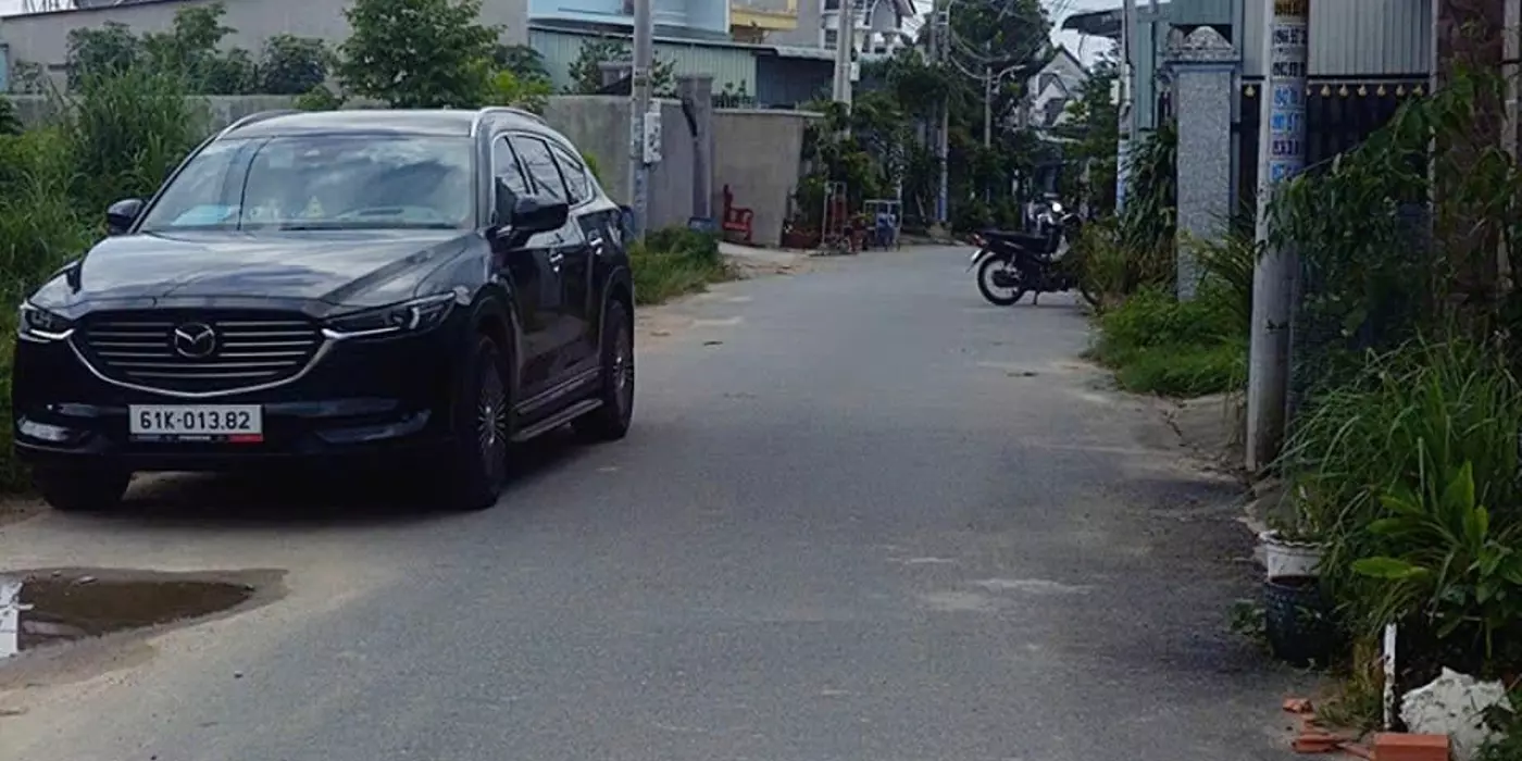 Nhà mới SHR 82m2 mặt tiền nhựa 7m sân xe 7 chỗ gần chợ Tân Phước Khánh, Giá chỉ 2,55 tỷ TL
