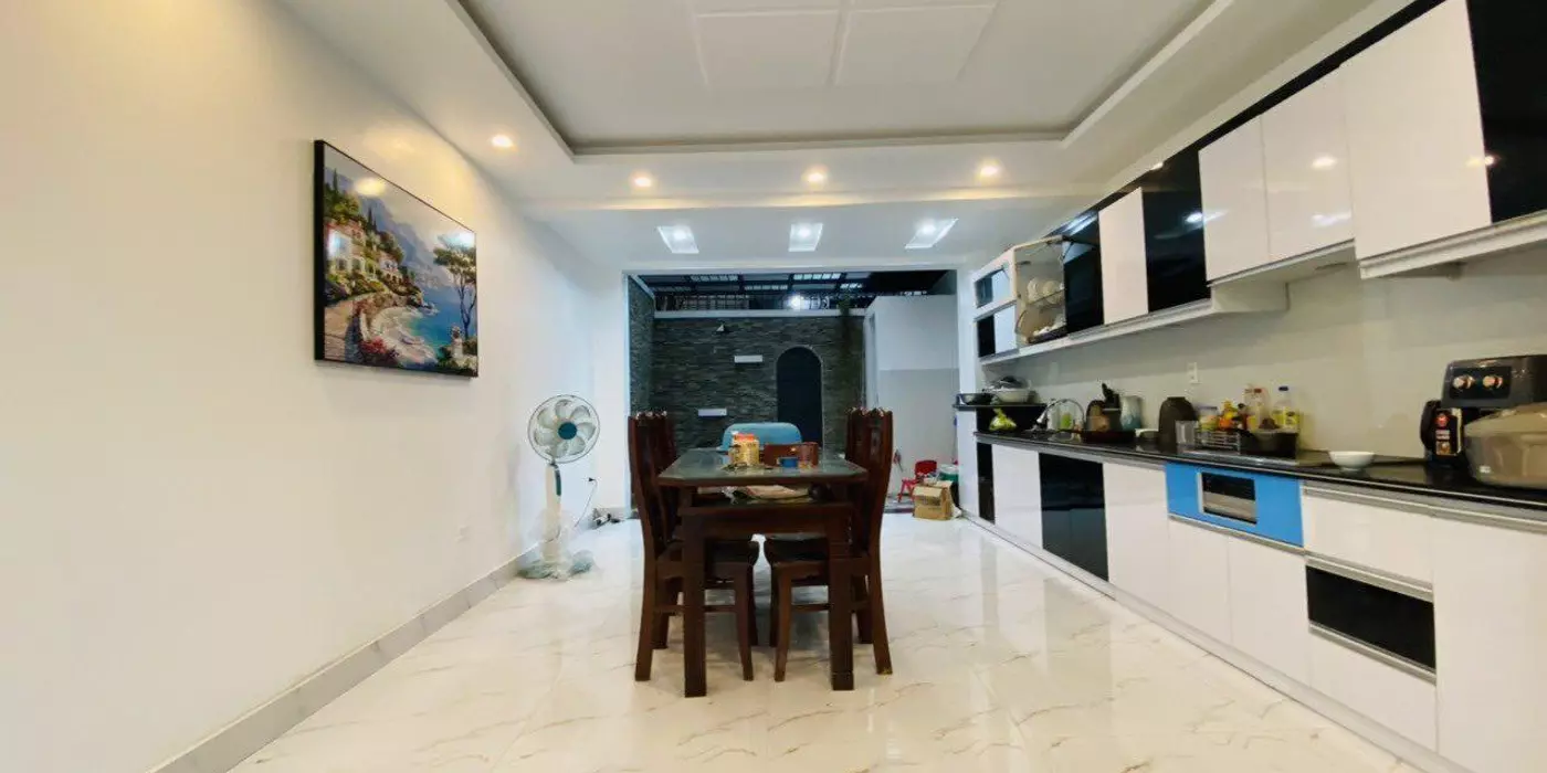 Nhà mặt đường Trại Lẻ 81m2 xây 4 tầng , vị trí cực đẹp để kinh doanh , vỉa hè siêu rộng 5m
