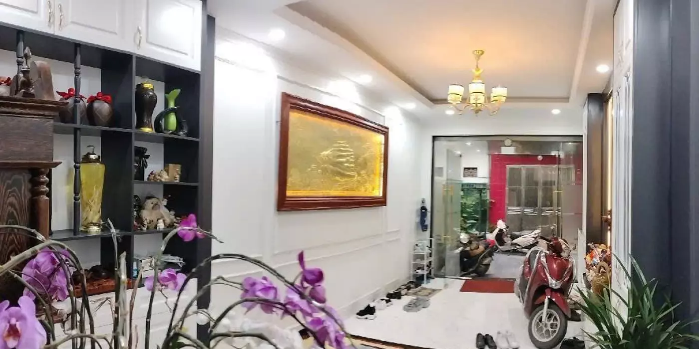 Nhà đẹp, full nội thất sịn sò tiền tỷ, 2 thoáng, 4 ngủ rộng rãi,thang máy êm ru.
