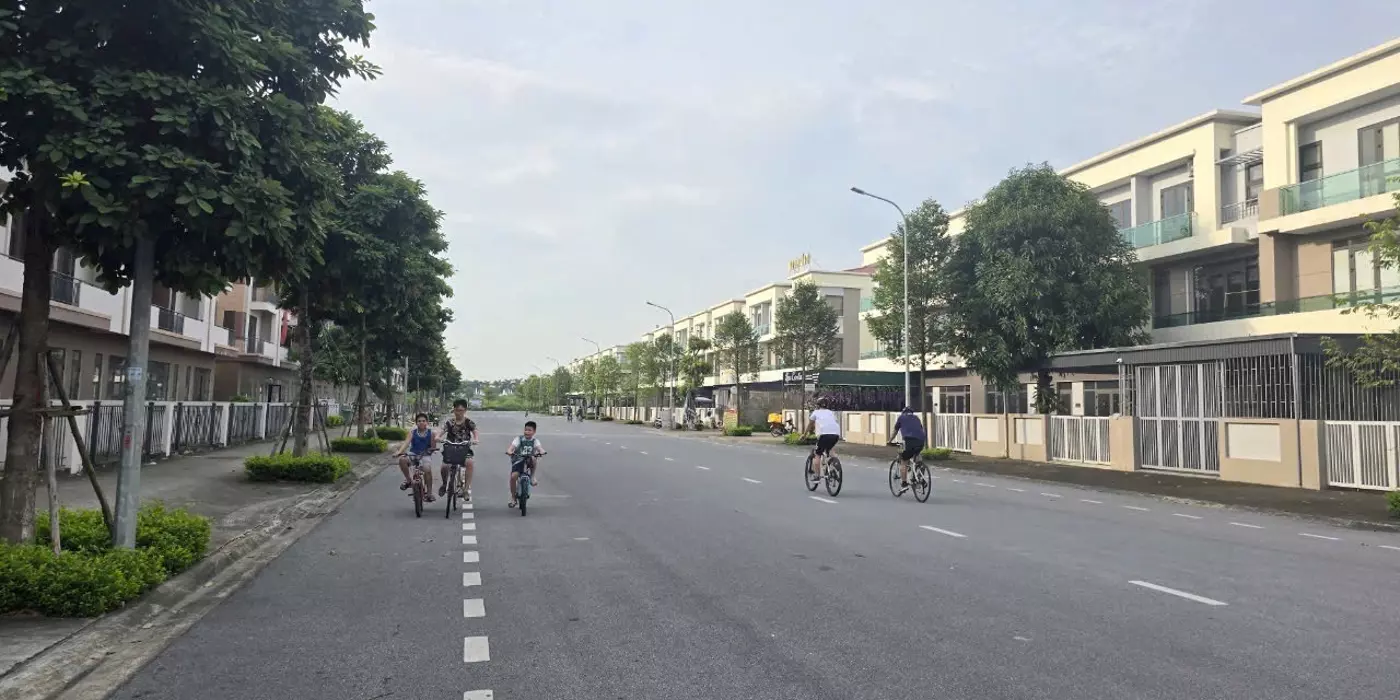 -GIÁ HƠN 4 TY 300tr XÍU cả nhà và cả đất.quý khách vào là ở liền, diện tích từ 76m2 đến 300m2 (3
