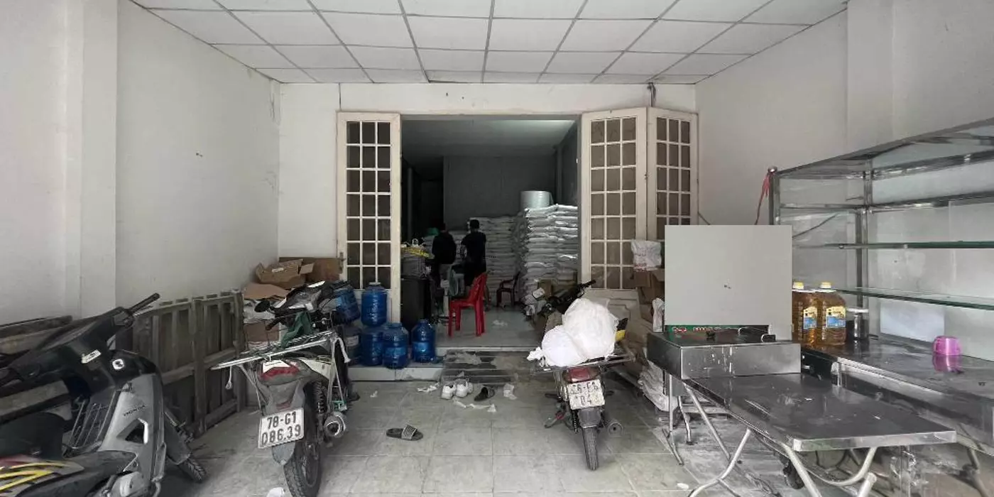 Bán nhà mặt tiền Tân Thới Nhất 5, Tân Thới Nhất, Quận 12,  
DT 100m2 (5.25 x 24) x C4, 
Chỉ
