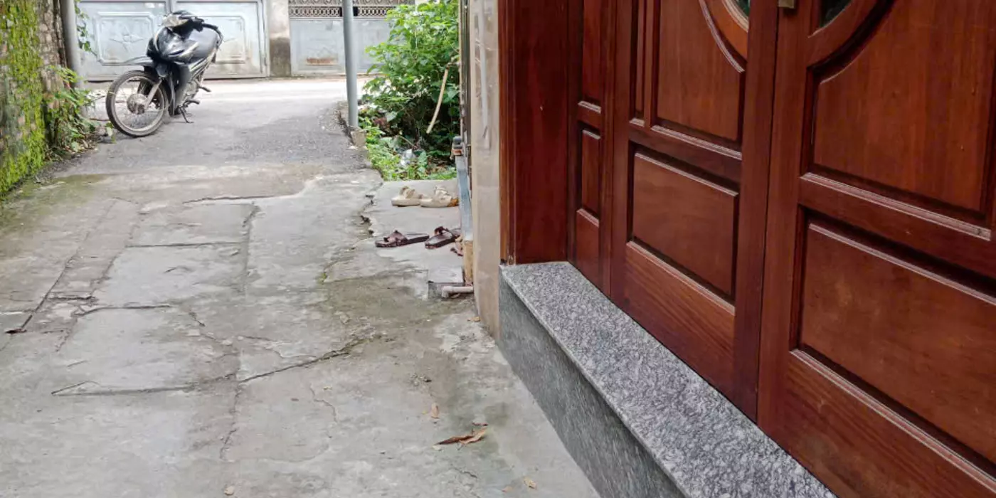 BÁN NHÁ LAI XÁ DT 40M XÂY 4 TẦNG OTO ĐÕ CỬA GIA 5,5TY