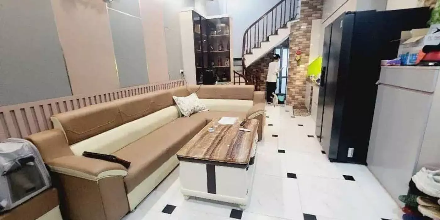 BÁN NHÀ NGUYỄN KHANG CẦU GIẤY LÔ GÓC NHÀ ĐẸP GẦN PHỐ 5 TẦNG GIÁ 5,8 TỶ