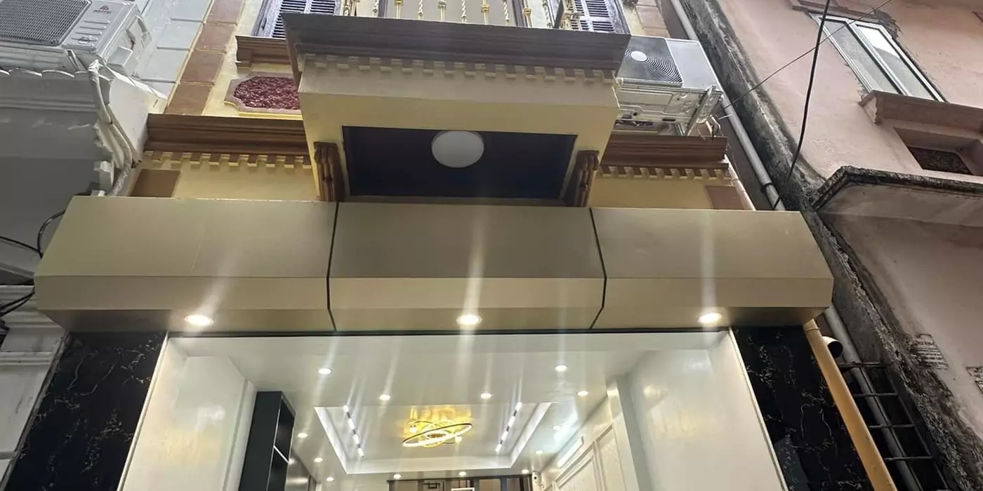 BÁN NHÀ TRUNG TÂM CẦU GIẤY  NGÕ THÔNG NHÀ ĐẸP CHỈ VIỆC VỀ Ở 43M GIÁ 8,6 TỶ
