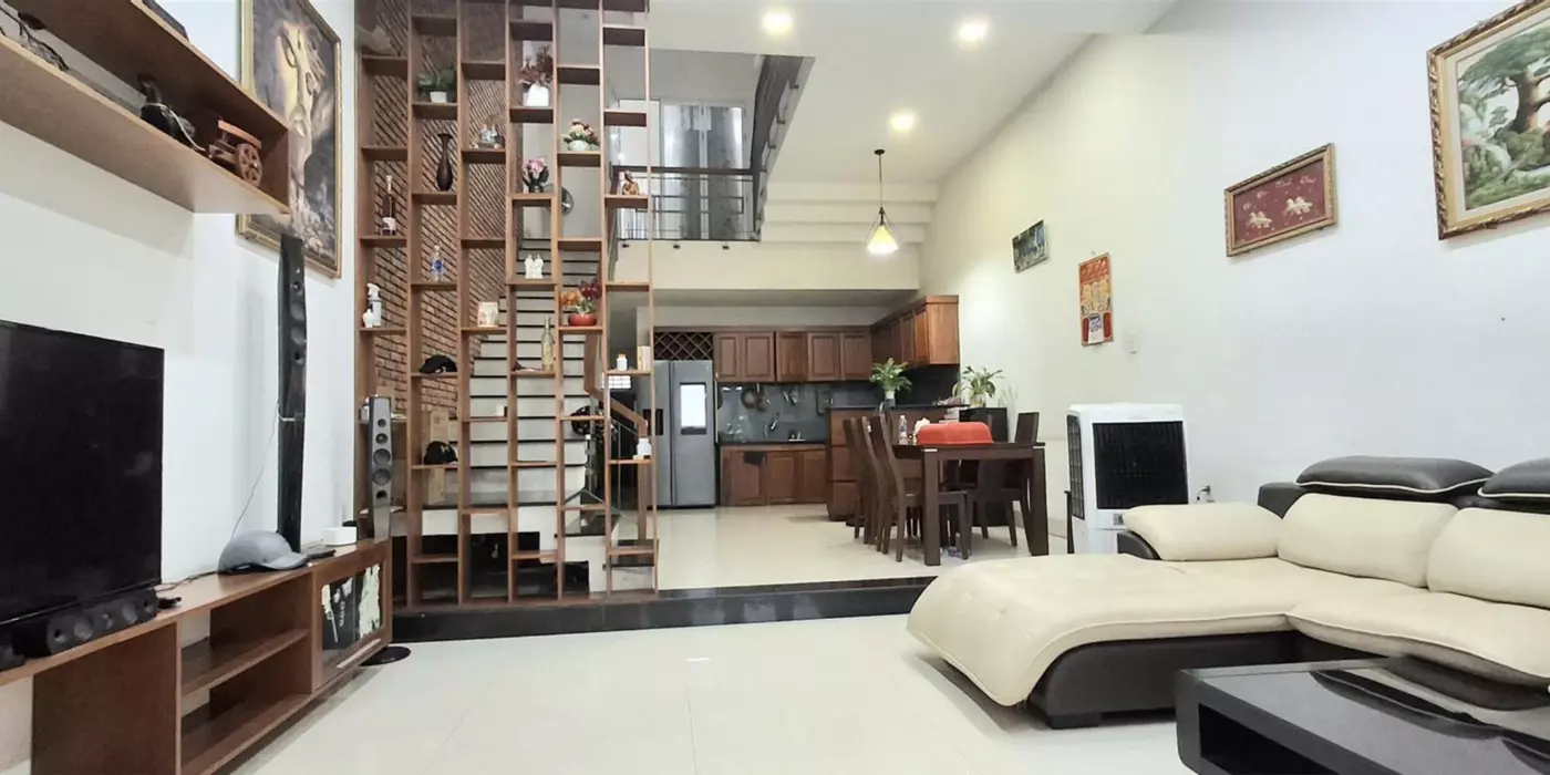 Giá cực tốt khu vực, Nhà 3 tầng hiện đại đường 7m5 lề 10m.Sát Hải Châu, Đà Nẵng