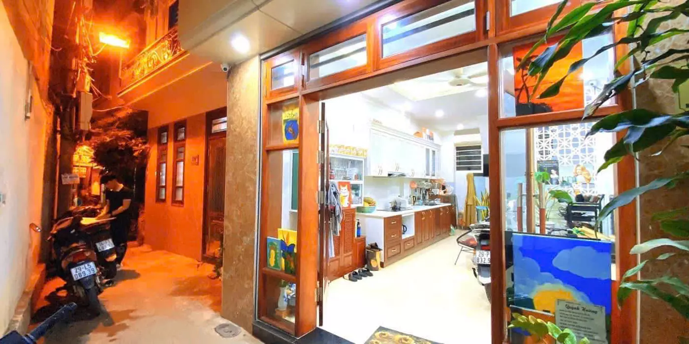 Nhà đẹp Lạc Long Quân - Ngõ thông gần phố - 5 tầng - Nhỉnh 6 tỷ