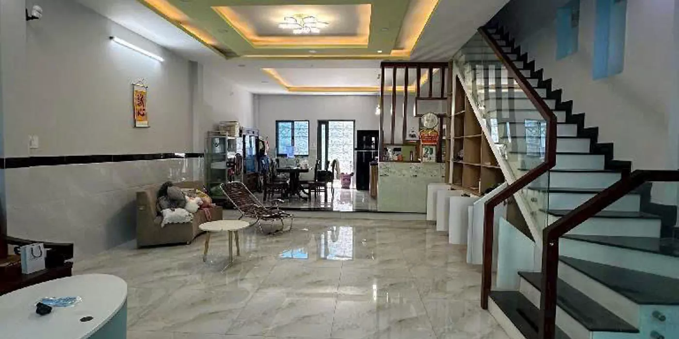 BÁN NHÀ - LÊ VĂN QUỚI - 3 TẦNG - HẺM XE TẢI - KHU AN NINH - DÂN TRÍ - NGANG HƠN 6M - NỞ HẬU - 03