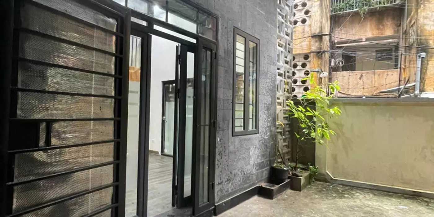 Bán nhà N. Thanh Nhàn, LÔ GÓC, SÁT PHỐ Ô Tô, 32m2 x 3 tầng x 4,8m mặt tiền, x nhỉnh 6 tỷ