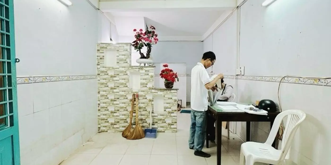 Hẻm xe hơi cách mặt tiền 15 m
Hoàng diệu Q4 
Ngang 3x 7 m