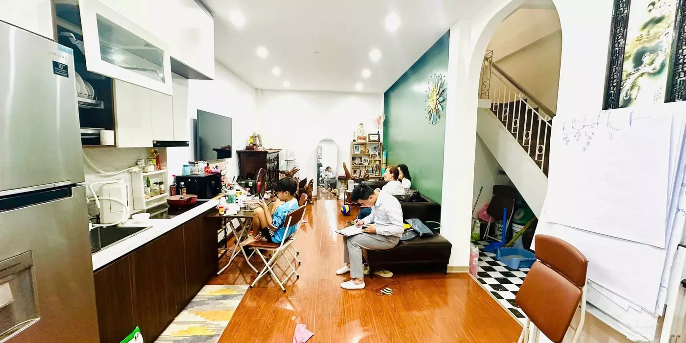 BÁN NHÀ TRUNG TÂM CẦU GIẤY - GẦN Ô TÔ - TẶNG 100% NỘI THẤT