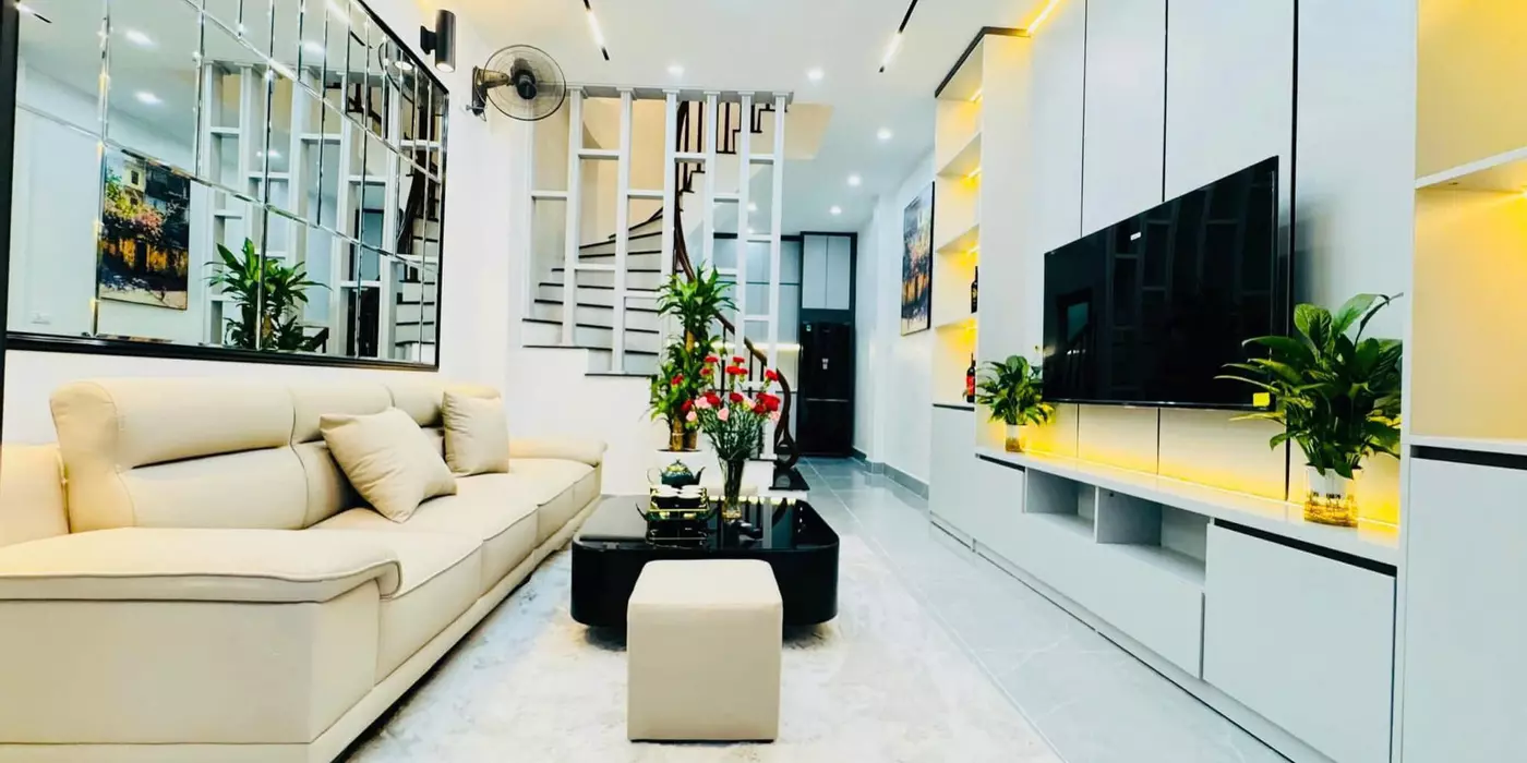 BÁN NHÀ LẠC LONG QUÂN 40M2 - GIÁ NHỈNH 6 TỶ - NGÕ THÔNG GẦN PHỐ - 20M Ô TÔ ĐỖ - LÔ GÓC