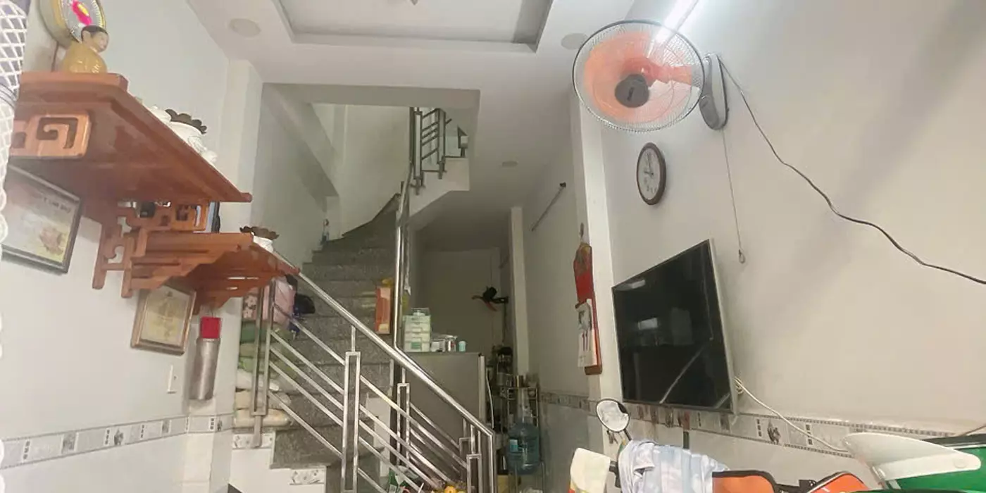 Sát mặt tiền Xóm Chiếu Q4
Đúc 4 tấm Hơn 2 tỷ hẻm thông